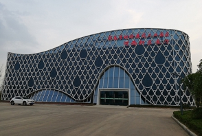 蘄春李時(shí)珍醫(yī)藥工業(yè)園智慧展廳鋼結(jié)構(gòu)、幕墻工程